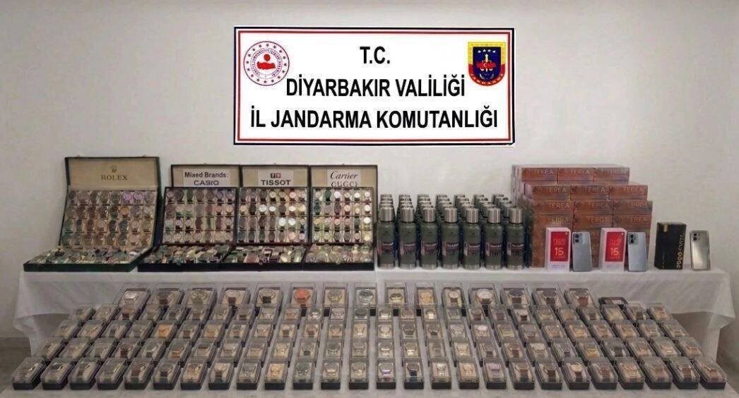Diyarbakır’da gerçekleştirilen operasyonlarda çok sayıda kaçak eşya bulunurken, 60 şüpheli