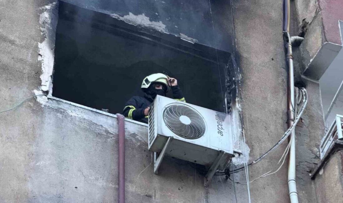 Diyarbakır’ın Sur ilçesindeki bir apartmanda meydana gelen yangında bir itfaiye