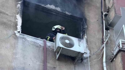 Diyarbakır’ın Sur ilçesindeki bir apartmanda meydana gelen yangında bir itfaiye