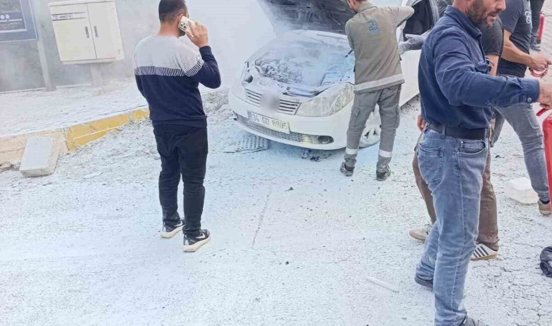 Diyarbakır’ın Çınar ilçesinde seyir halindeyken alev alan bir otomobil kullanılamaz
