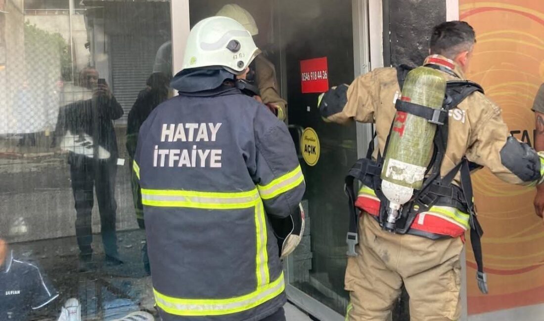 Hatay’ın Dörtyol ilçesinde bulunan bir iş yerinde çıkan yangın, hızla