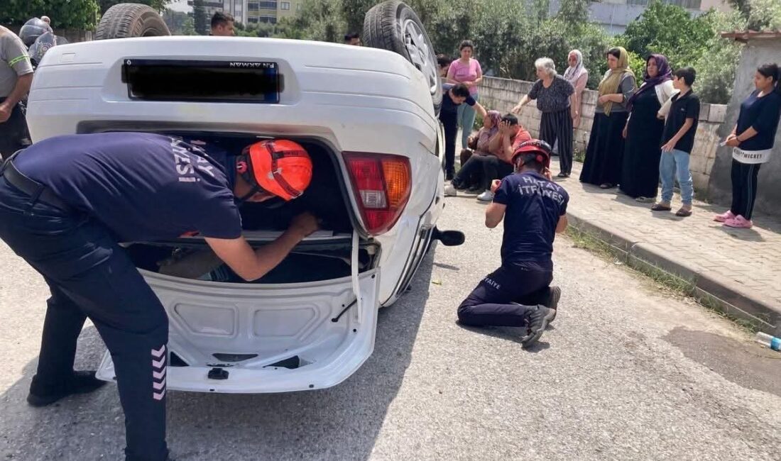 Hatay’ın Dörtyol ilçesinde meydana gelen trafik kazasında, araç takla atarak