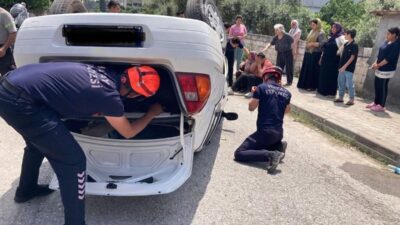 Hatay’ın Dörtyol ilçesinde meydana gelen trafik kazasında, araç takla atarak