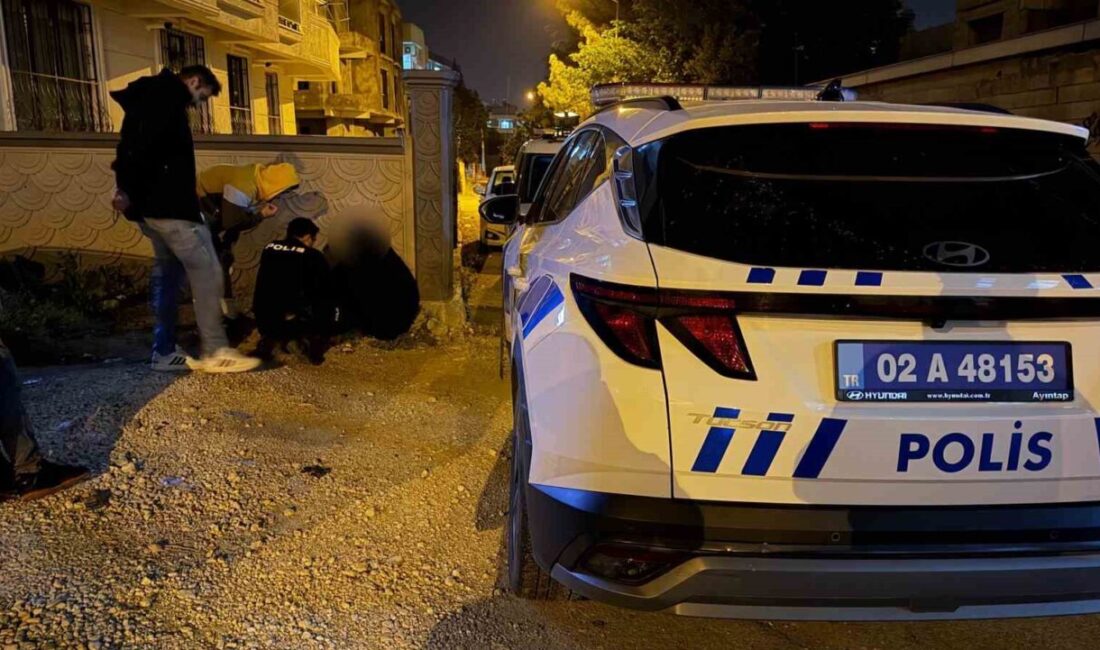Adıyaman’ın Turgut Reis Mahallesi 139. Sokak’ta, yüzü kapalı ve duvar