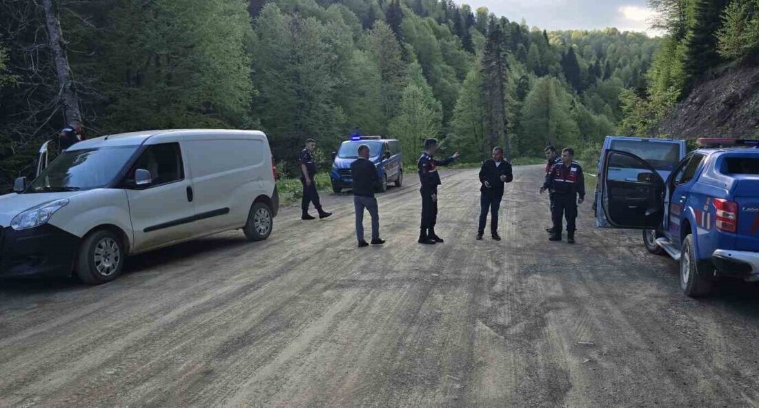 Düzce’nin Samandere köyünde bulunan Sinekli Yaylası yolunda vurulmuş bir erkek