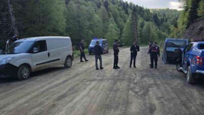 Düzce’nin Samandere köyünde bulunan Sinekli Yaylası yolunda vurulmuş bir erkek