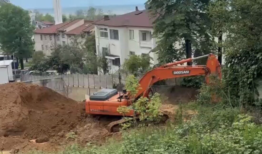 Akçakoca ilçesinde bulunan inşaat alanında meydana gelen toprak kayması sonucunda
