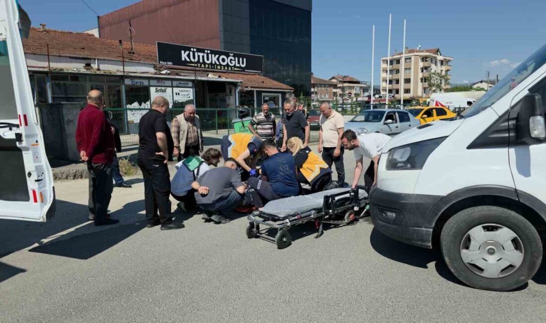 Düzce’de meydana gelen trafik kazasında bir minibüs ile motosiklet çarpıştı,