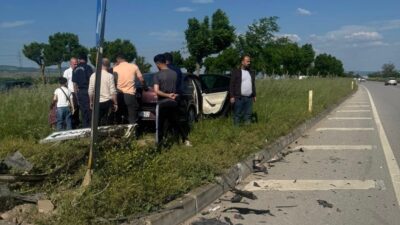 Bursa’nın Yenişehir ilçesinde meydana gelen trafik kazasında 3 kişi yaralandı.