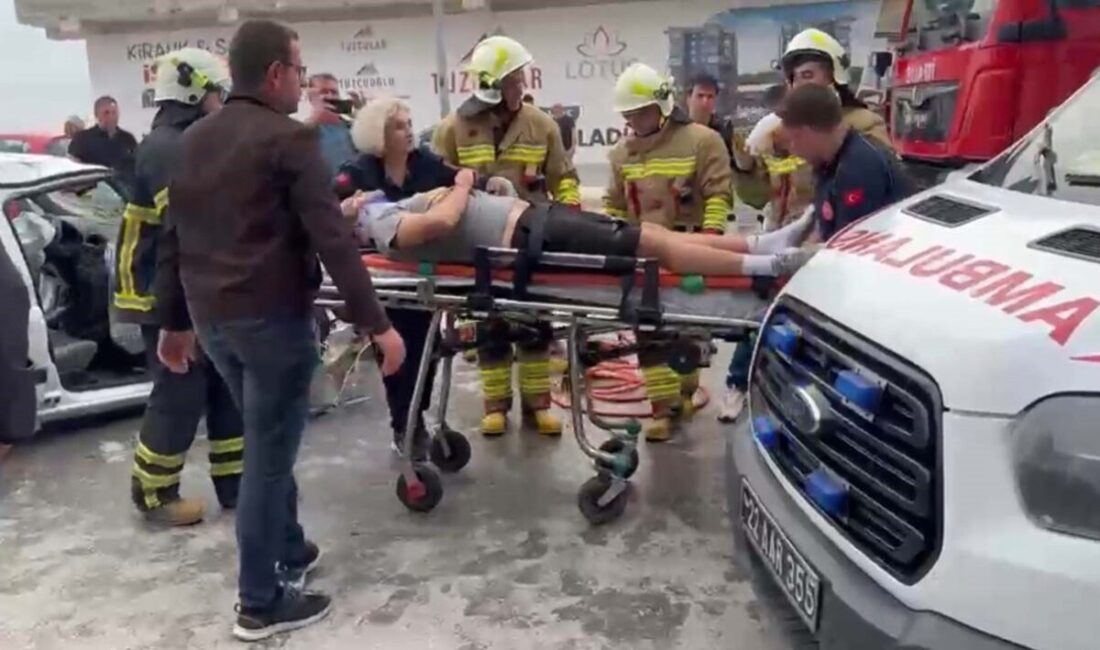 Edirne’de meydana gelen trafik kazasında, Kuvayi Milliye Bulvarı’nda iki otomobil