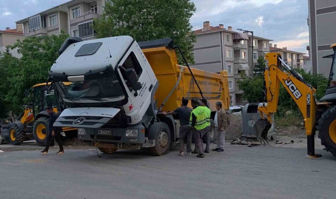 Edirne’de bir kamyon hafriyat çalışması yaparken, kum boşaltırken damperi kaldırdığı