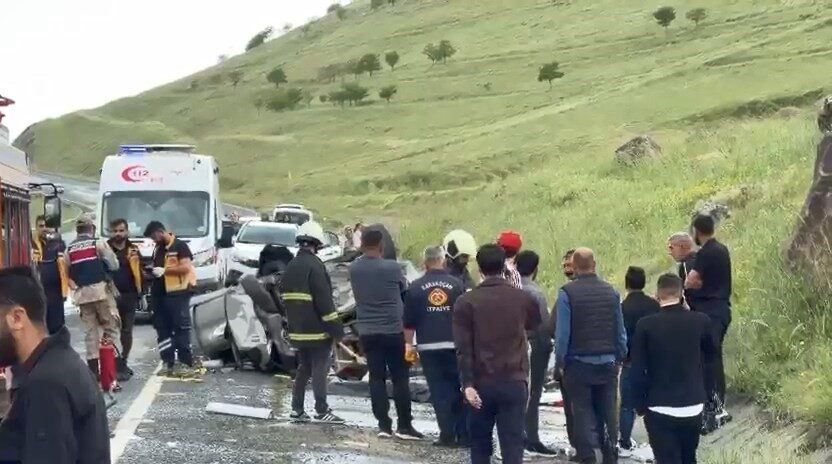 Elazığ’da bir sürücü otomobilin direksiyon kontrolünü yitirince araç ters döndü.