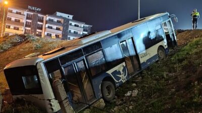 Elazığ’da bir halk otobüsü, dün gece Fevzi Çakmak Mahallesi’ndeki otobüs