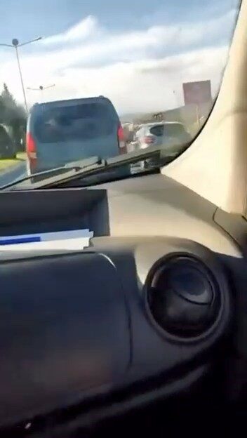 Elazığ’da bir sürücü, Elazığ-Diyarbakır karayolu Kuyulu köyü yakınlarında trafiği tehlikeye