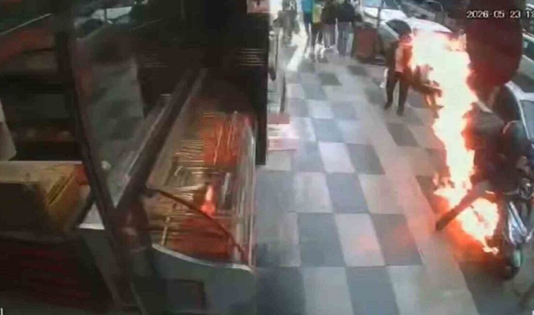 Elazığ’da bir kuryenin, siparişi teslim etmek için motosikletini çalıştırmak istediği