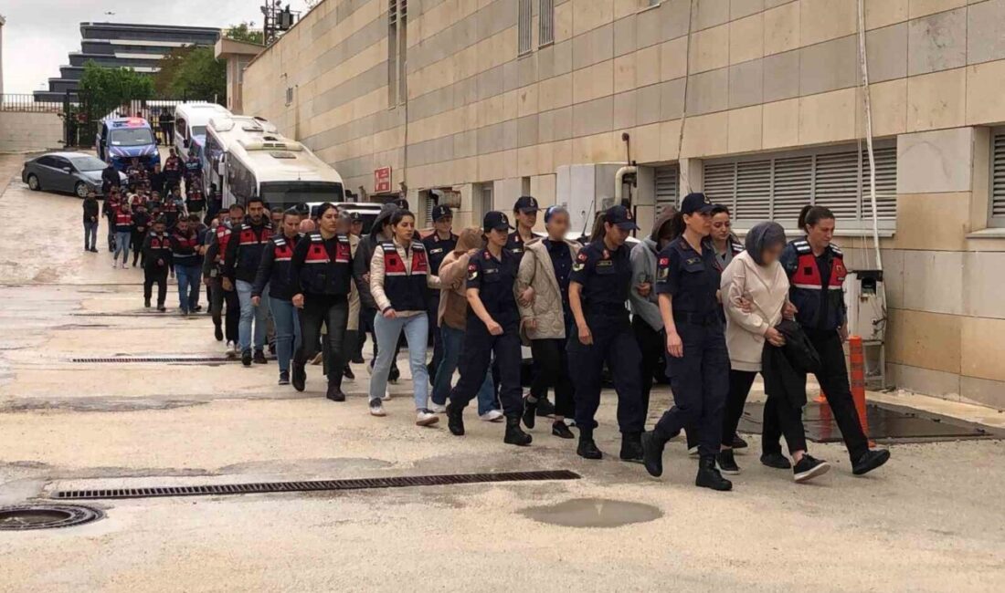 Elazığ’da özel sağlık kuruluşlarına yönelik düzenlenen operasyonda, 19 şüpheli İl