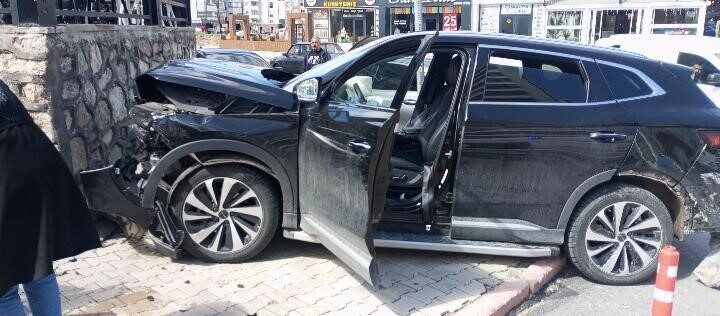 Elazığ’da meydana gelen trafik kazasında, Çaydaçıra Mahallesi Adnan Kahveci Bulvarı’nda