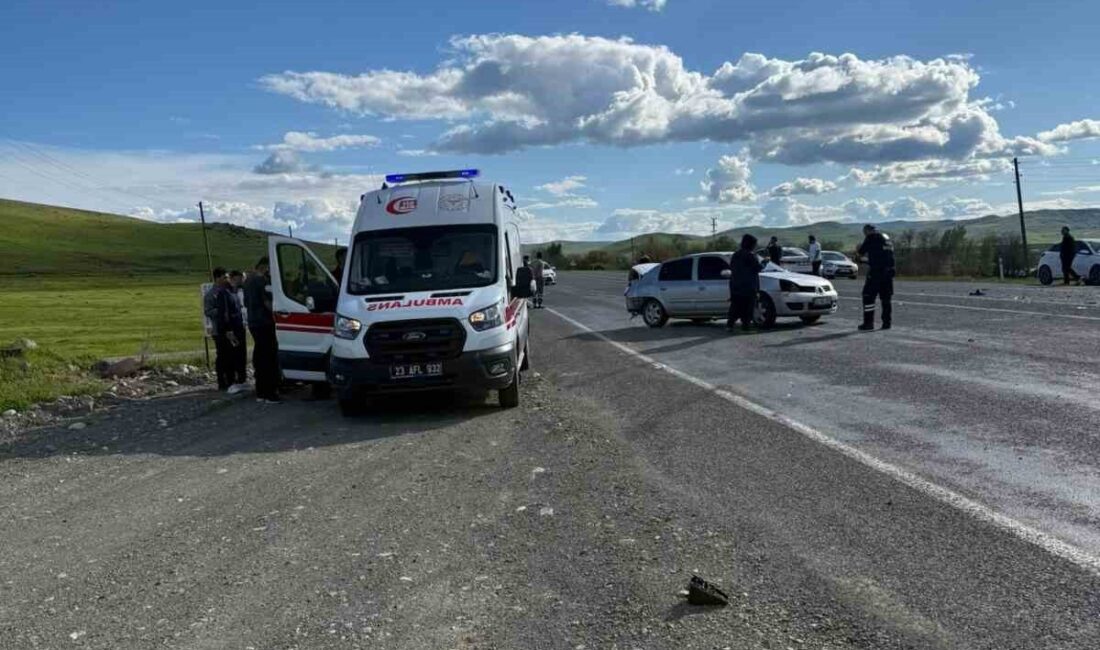 Elazığ’ın Karakoçan ilçesinde meydana gelen trafik kazasında 3 kişi yaralandı.