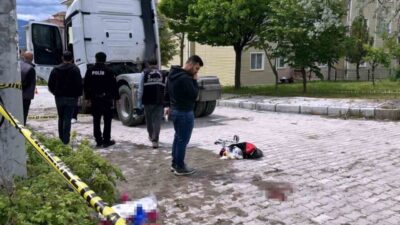 Kütahya’nın Emet ilçesinde, geri manevra yapan bir tırın çarptığı yaşlı