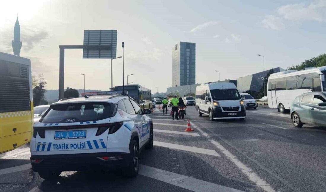 İstanbul Şile Yolu Edirne istikametinde yapılan trafik denetimlerinde, emniyet şeridini