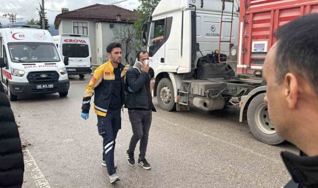 Erbaa ilçesinde meydana gelen trafik kazasında, iki minibüsün çarpışması sonucu