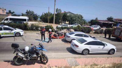 Mersin’in Erdemli ilçesinde meydana gelen trafik kazasında 4 otomobil birbirine