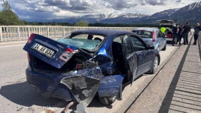 Erzincan-Çağlayan Karayolu’nda meydana gelen trafik kazasında 2 kişi yaralandı. Kaza,