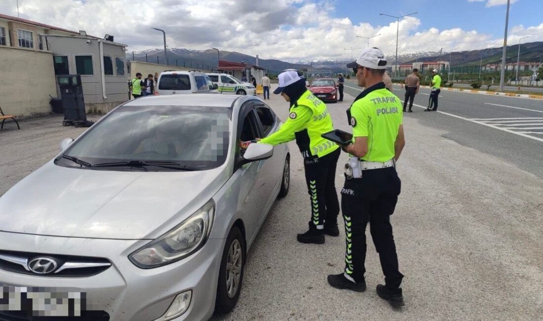 Erzincan’da sivil otobüslerde Kurban Bayramı tedbirleri kapsamında denetlemeler yapıldı. Bölge