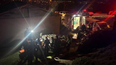 Erzincan’da yaşanan bir trafik kazasında, bir otomobilin kontrolünü kaybederek bir