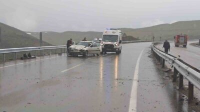Erzurum’un Aşkale ilçesinde meydana gelen zincirleme trafik kazasında, 5 aracın