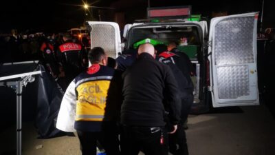 Erzurum’un Yakutiye ilçesinde bir adam, cami önünde silahla vurulmuş halde