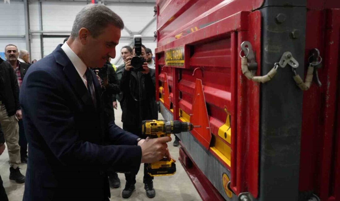 “Reflektörle Yol Al, Güvende Kal” projesi kapsamında Erzurum’da çiftçilere reflektör