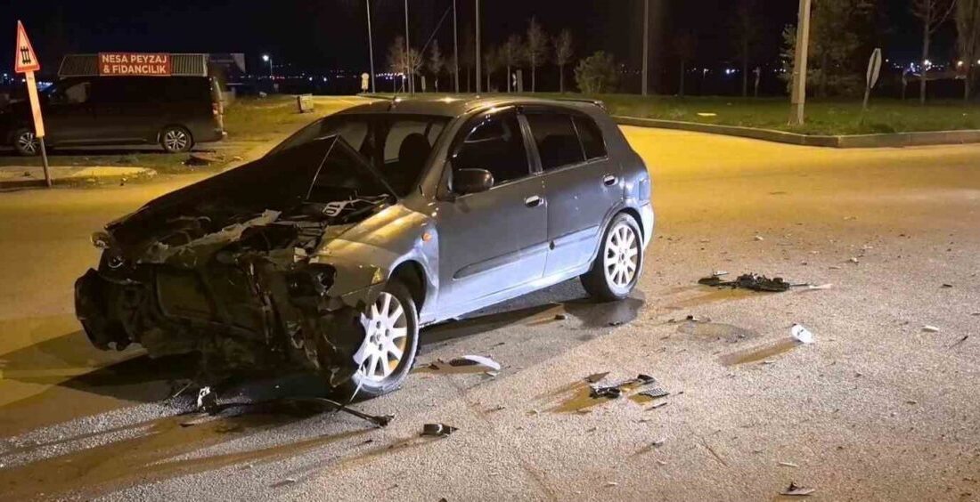 Erzurum’da akşam saatlerinde meydana gelen trafik kazasında bir kadın sürücü