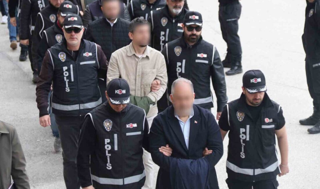 Eskişehir’de Tepebaşı Belediyesi’ne yönelik operasyon sonucunda 25 şüpheli adli makamlara