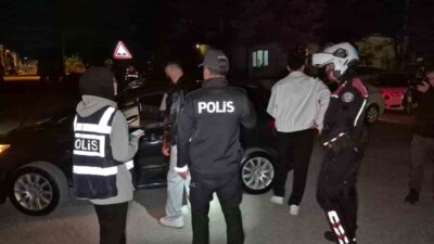 Eskişehir’de polis ekipleri tarafından gerçekleştirilen asayiş uygulamasında 298 kişi ve