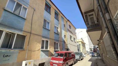 Eskişehir’de, 59 yaşındaki Erol Kaya, evinde eşi tarafından mutfakta hareketsiz