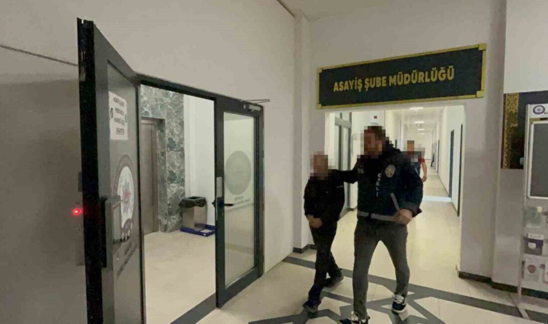 Kocaeli’nin Çayırova ve Derince ilçelerinde bir evden ziynet eşyalarının çalındığı