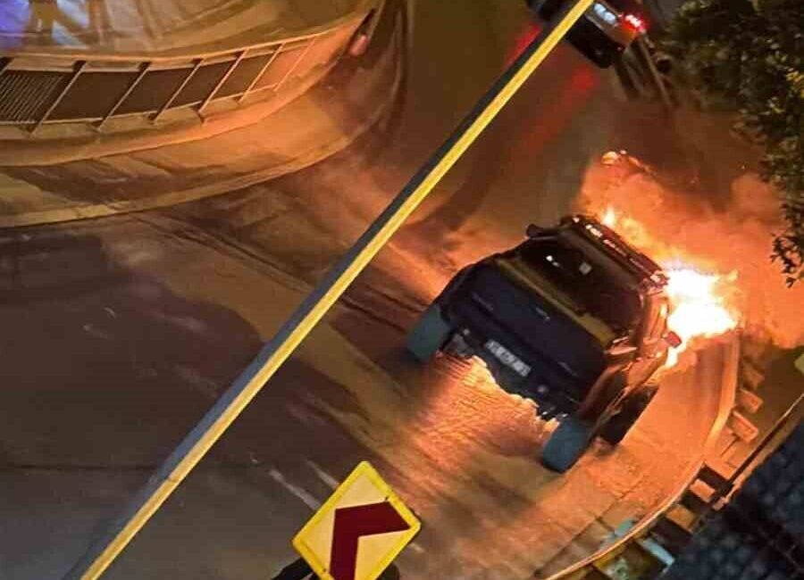 Eyüpsultan ilçesinde, gece ilerleyen saatlerde seyir halindeki bir araçta yangın