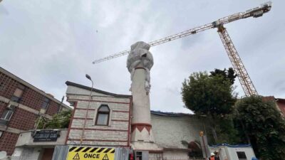 İstanbul Fatih ilçesinde bulunan 400 yıllık bir caminin minaresinin kubbesi,
