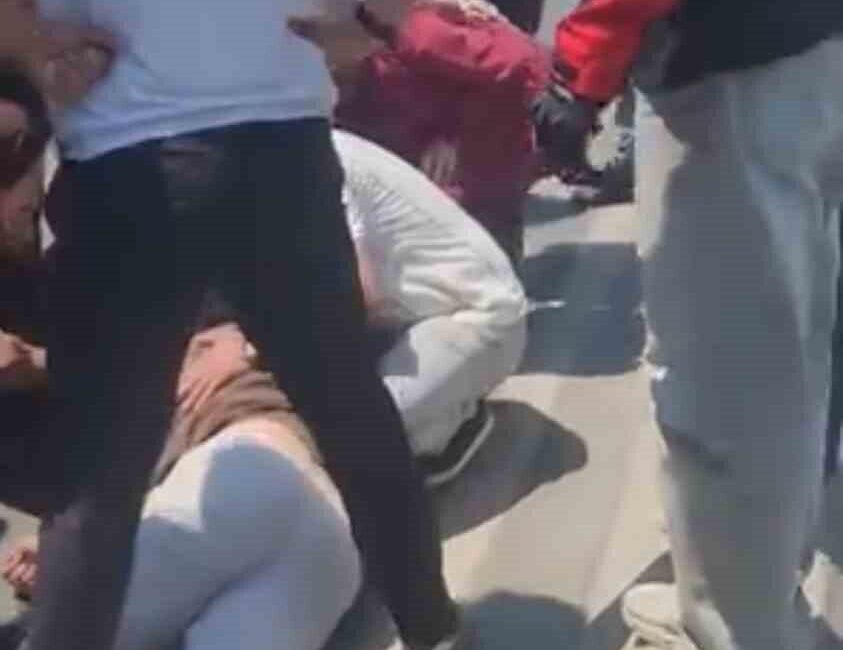 Fatih Eminönü’nde Kantarcılar otobüs durağının bulunduğu Ragıp Gümüşpala Caddesi’nde meydana