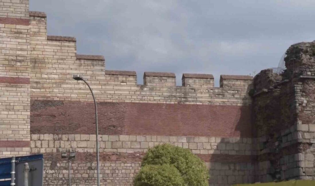 Fatih’in Edirnekapı surlarında, bir kız ve bir erkeğin şüpheli davranışlar