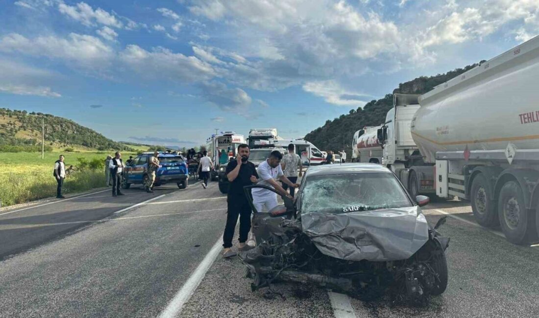Adıyaman’ın Gölbaşı ilçesinde meydana gelen trafik kazasında, iki otomobilin kafa