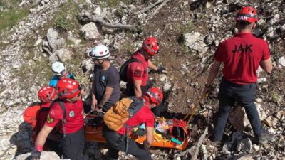 Muğla’nın Fethiye ilçesinde, Babadağ’ın 1700 metrelik pistinden yamaç paraşütü yaparken