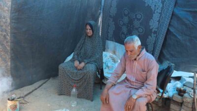 Filistinli Fayez El-Masri, İsrail’in Gazze Şeridi’ne yönelik saldırıları sebebiyle yerinden