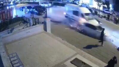 Gaziantep’te yaşanan zincirleme trafik kazasında 3 kişi hafif yaralandı. Olayda,