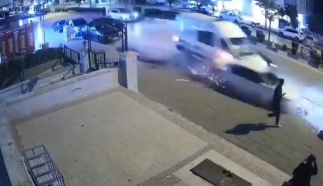 Gaziantep’te yaşanan zincirleme trafik kazasında 3 kişi hafif yaralandı. Olayda,