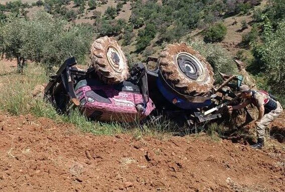 Gaziantep’in İslahiye ilçesinde meydana gelen trafik kazasında bir traktör devrildi