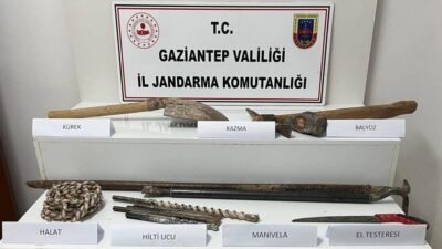 Gaziantep’te, define aramak amacıyla izinsiz kazı yaptıkları belirlenen 2 kişi,