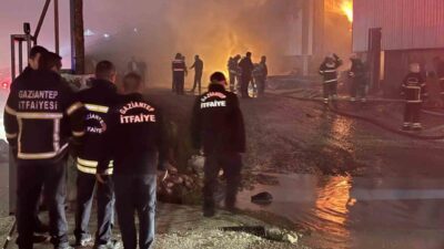 Gaziantep’te meydana gelen bir olayda bir mobilya fabrikasında yangın çıktı.