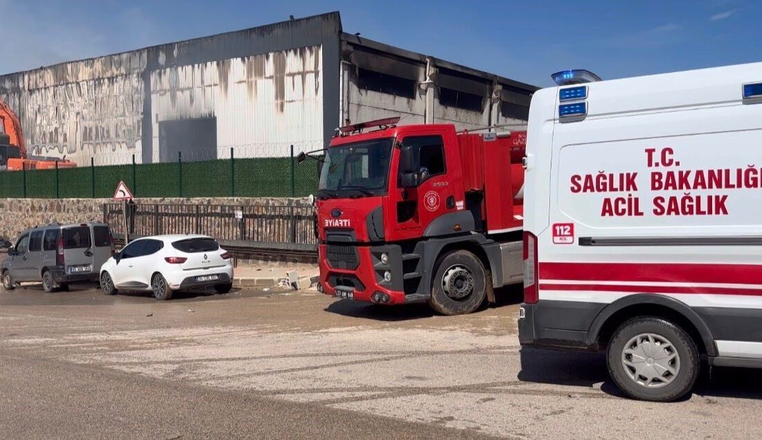 Gaziantep’te bir mobilya fabrikasında meydana gelen yangın, sabah saatlerine kadar